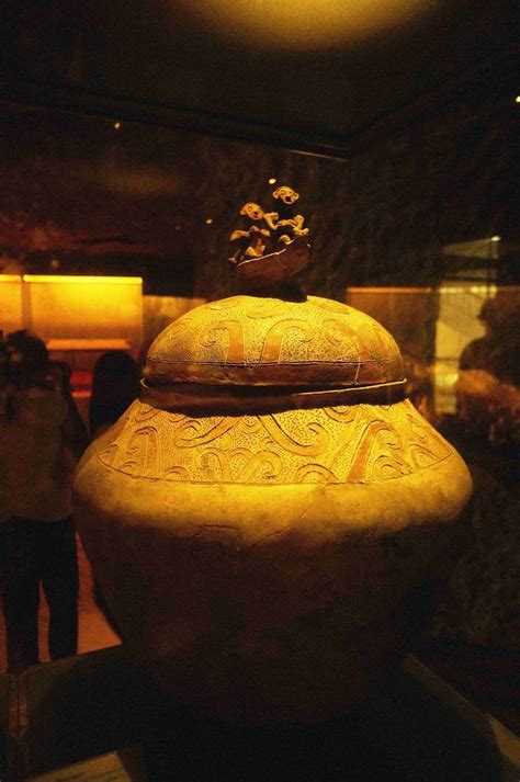manunggul jar  tabon cave palawan  national musuem
