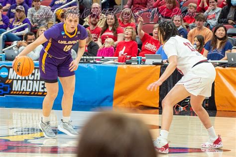 Cruising With The Cards Round One Ncaa Womens Championship