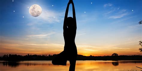 Yoga et pleine lune Adapter sa pratique aux énergies de la lune