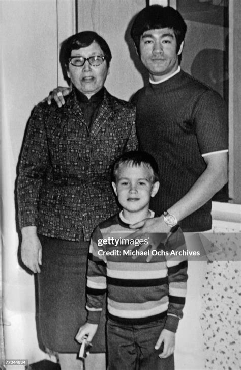 Bruce Lee along with his mother and son Brandon pose for a family ...