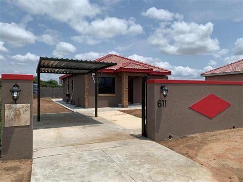 Lion House 3 Bedroom House Next To Pilanesberg And Sun City Mogwase