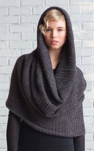 Capelet With Oversized Cowl Piece That Can Form A Hood Escarpines