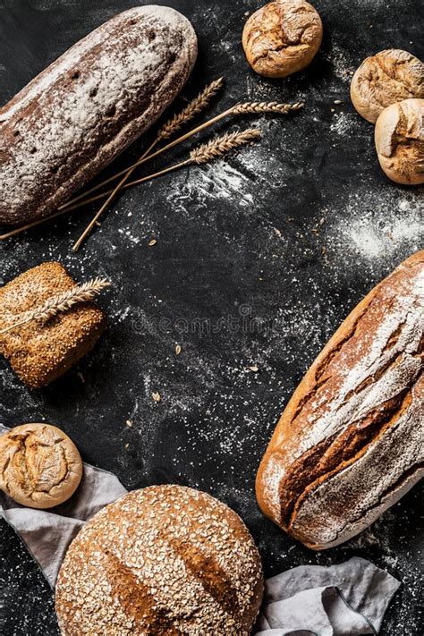 Bakkerij Rustieke Knapperige Broden Van Brood En Broodjes Op Zwarte