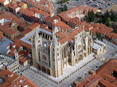 CATEDRAL DE LEÓN catedrales de España que merece la pena visitar Por