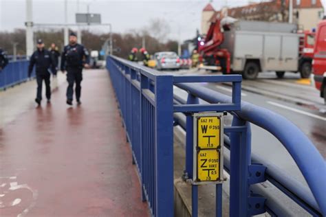 Awaria gazociągu przy moście Szczytnickim Ruch na moście został przyw