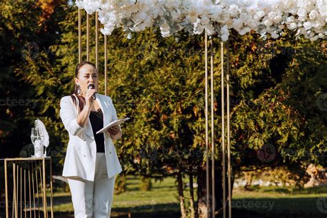 master of ceremonies at a wedding 12
