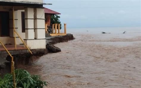 Tanggul Sungai Jebol Lima Kecamatan Di Bone Bolango Gorontalo