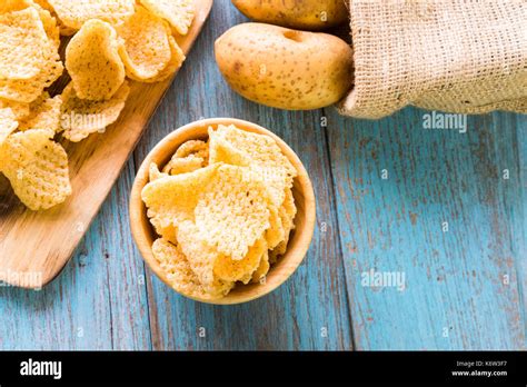 Crispy potato chips, potato Stock Photo - Alamy