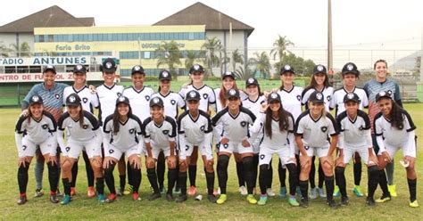 Futebol Feminino Botafogo Goleia Por A Fora De Casa E Lidera Grupo