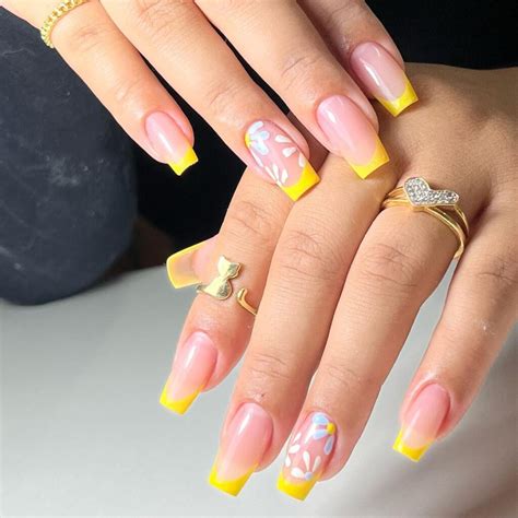 Unhas Decoradas Em Gel Amarela Lindas Ideias