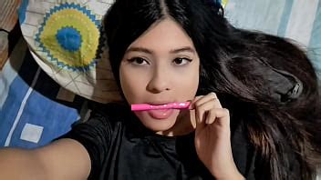 COMPAÑERA DE TRABAJO ME MANDA UN VIDEO PARA TOCARME CON ELLA XVIDEOS