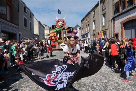 EN IMAGES Une marée humaine a défilé avec les chars du carnaval de