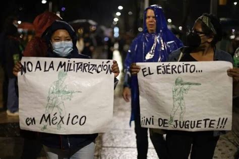 Im Genes Civiles Marchan En Contra De La Militarizaci N De La Gn Y