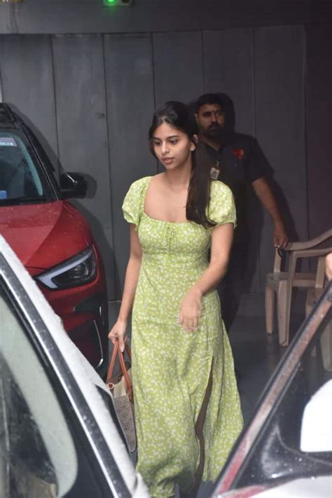 Suhana Khan Looks Chic And Sexy In Pastel Colored Midi Check Pics News Zee News