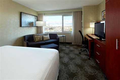 Hotels near Montreal Airport | Courtyard Montreal Airport