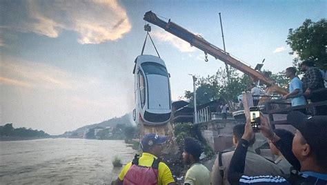 Watch Cars Swept Away In Haridwar As Sukhi River Floods Amid Heavy