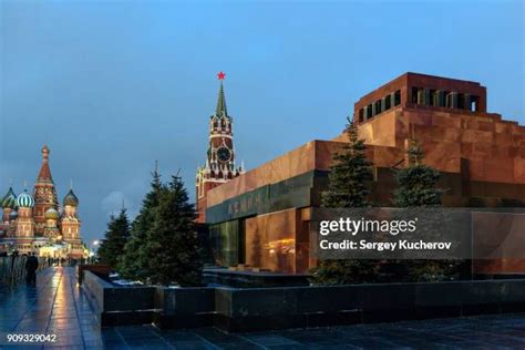 1,059 Kremlin Wall Necropolis Stock Photos, High-Res Pictures, and ...