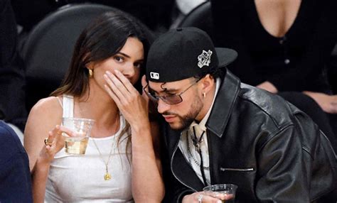 Bad Bunny Y Kendall Jenner Otra Vez Muy Juntitos Y De Botas En Partido