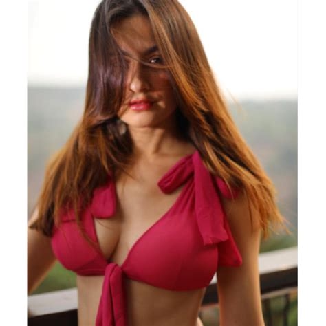 Sanjeeda Shaikh Is The Prefect Combination Of Pretty And Sultry In A Pink Bikini PICS Inside