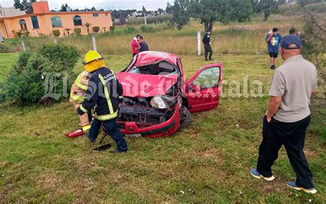 Mujer resulta herida al volcar su vehículo El Sol de Tlaxcala