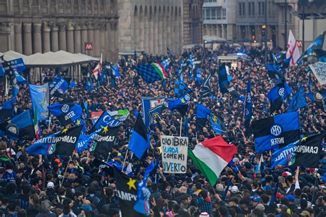 Inter Tutta La Festa Scudetto Da San Siro Al Delirio In Piazza Duomo