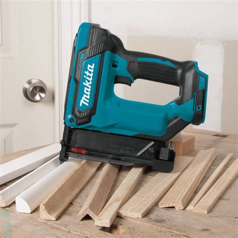 Makita Cordless Nail Gun 18v Dc 420c76 Xtp02z Grainger