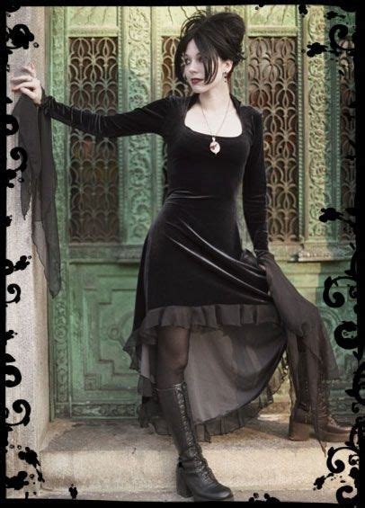 Pin By Alessandra On Gotikas Goth Outfits Gothic Outfits Dark