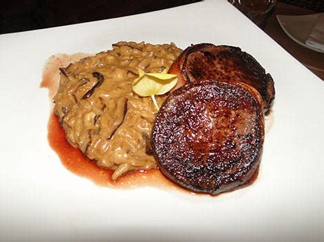 O Delicioso Medalh O De Fil Risoto De Cogumelos Do Bistr Quatro