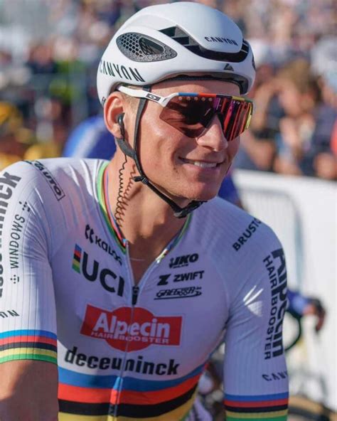 Mathieu Van Der Poel Pr Sente Son Maillot De Champion Du Monde