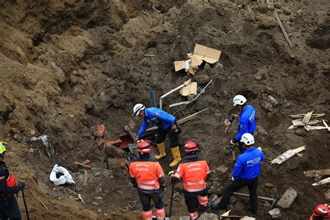 Asciende A 28 La Cifra De Fallecidos Por Alud En Zona Andina De Ecuador