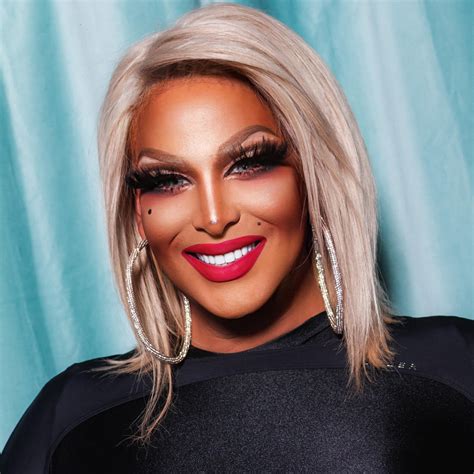 Roxxxy Andrews's Amazon Page