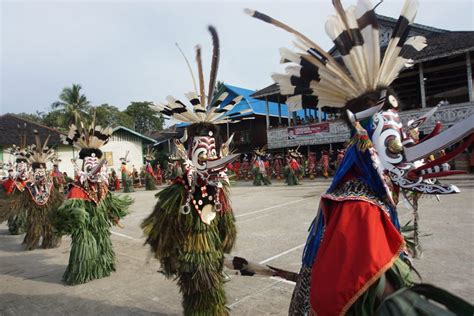 20 Suku Dayak Pedalaman