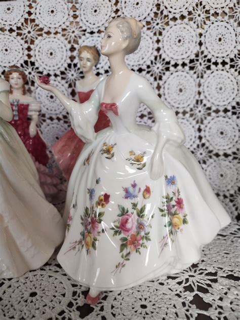 Piekna Royal Doulton Kolekcjonerska Figurka Porcelana Angielska Lalks