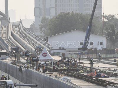 Pembangunan Depo Lrt Bekasi Antara Foto