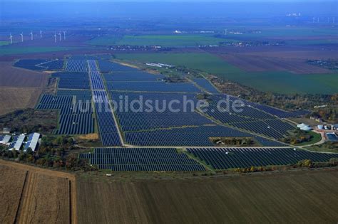 Köthen von oben Solarpark auf dem Flugplatz Köthen im Bundesland