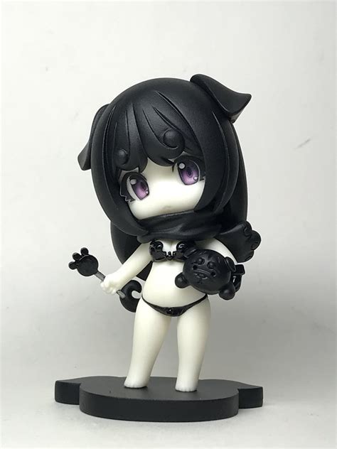 「ちびパグミミ少女 白黒バージョン 瞳デカール仕様 」榎木（えのき）ともひで 骸骨少女「富井アンナ」レジン版webショップで販売中のイラスト