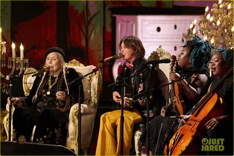 Joni Mitchell Makes Grammys Performance Debut Wins Her Th Grammy