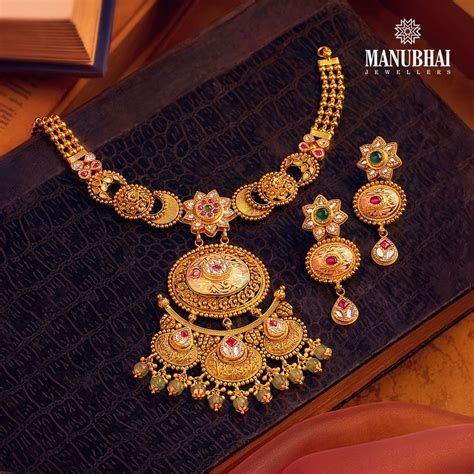 Exquisite Indian Antique Gold Jewellery Set In Gold Jewelry