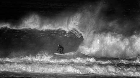 Surfing Enniscrone’s big wave – MAYO.ME