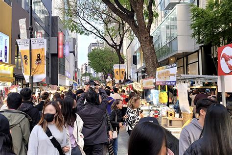 Myeong dong in Seoul known for street food gets expensive 매일경제 영문뉴스