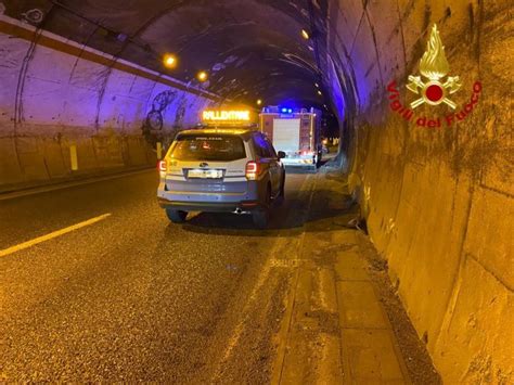 Incidente In Galleria Tra Gli Svincoli Di Messina Centro E Boccetta