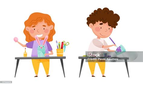 anakanak kecil  lucu membuat kerajinan kreativitas anakanak