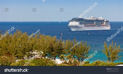 Cruise Ship Entering Harbor Nassau Bahamas Stock Photo 126570026