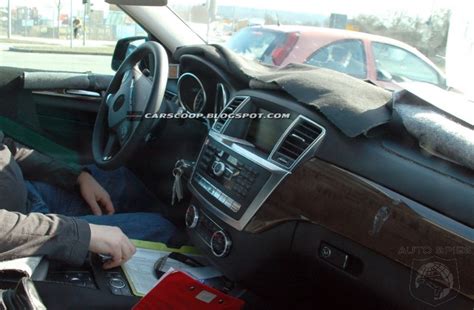 SPIED: Next-Gen Mercedes-Benz ML's Interior Gets EXPOSED - AutoSpies ...