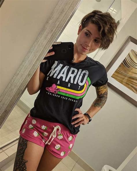 10 Hot Sexy Soe Penski Bikini Pics