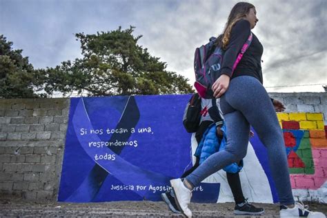 Mujeres Autoconvocadas Pintan Un Mural En Memoria De Agostina Jalabert