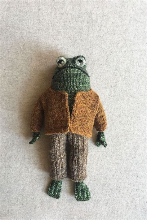 People Cant Get Enough Of These Knitted Frog And Toad Plushies Created