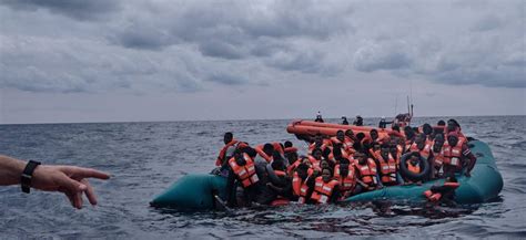 Migrants 412 Personnes Secourues Par Le Sea Watch 3 Mer Et Marine