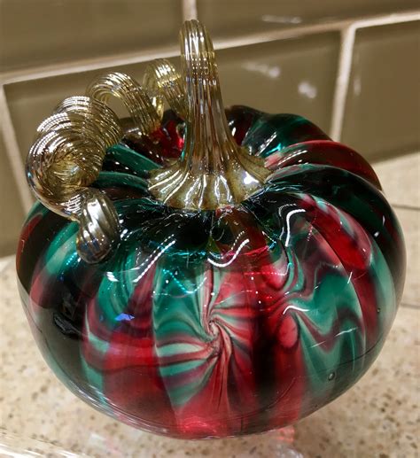 Beautiful Red And Green Glass Pumpkin By Nick Leonoff 2015 Glass Pumpkins Art Glass Pumpkin