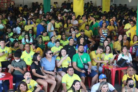 FOTOS torcedores se reúnem em Teresina para assistir ao jogo Brasil x